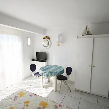 Apartment Estudio 7 *